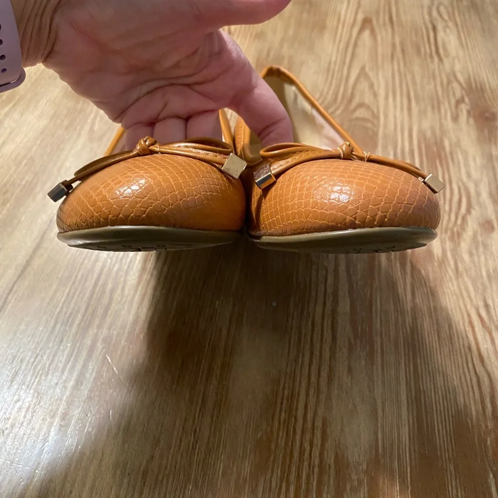 GOLD TOE WARM CARAMEL COMFORT BALLET FLATS SIZE 10M LIKE NEW! FAUX LEATHER FALL